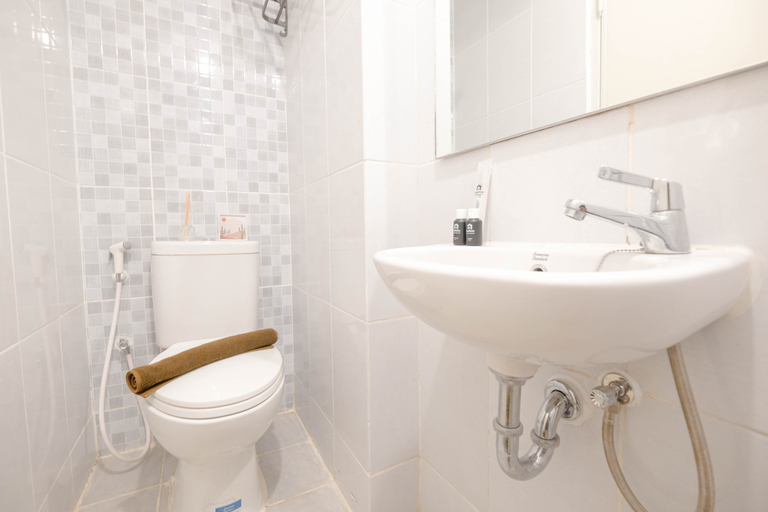 Bathroom 5, Simply and Compact Studio at Tokyo Riverside PIK 2 Apartment By Travelio, Tangerang