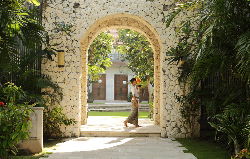 Exterior 14
