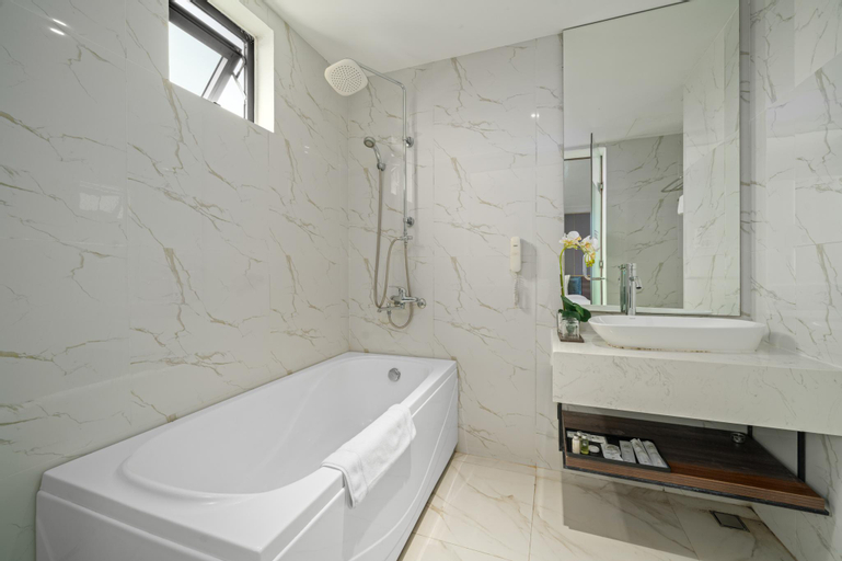 Bathroom 12