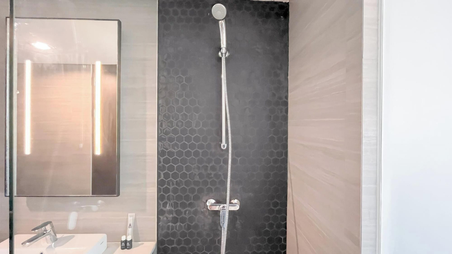 Bathroom 5, Compact And Nice Studio (No Kitchen) Apartment Skales Residence Nusa Dua Bali, Badung