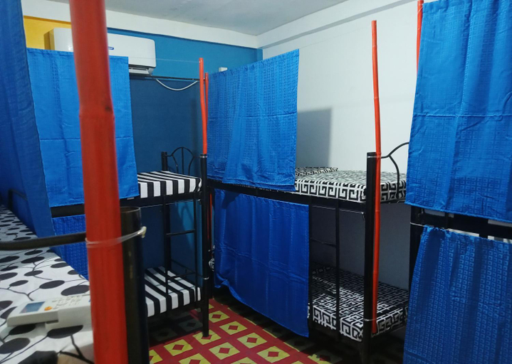 Bedroom 2, Footprints Hostel, Coron