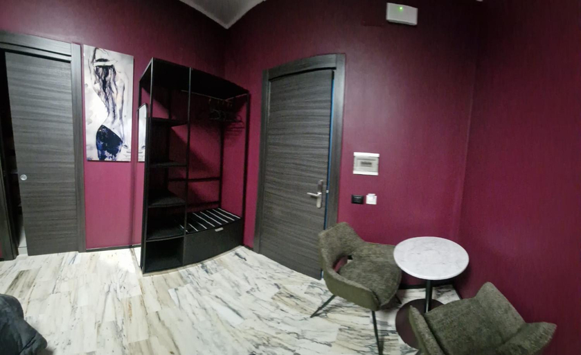 Others 4, Blu room, Taranto