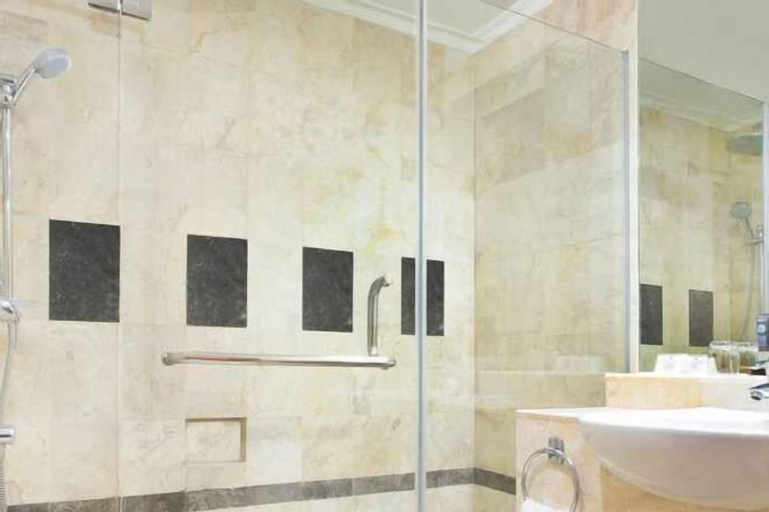 Bathroom 8