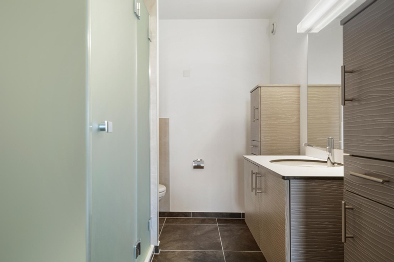 Bathroom 7