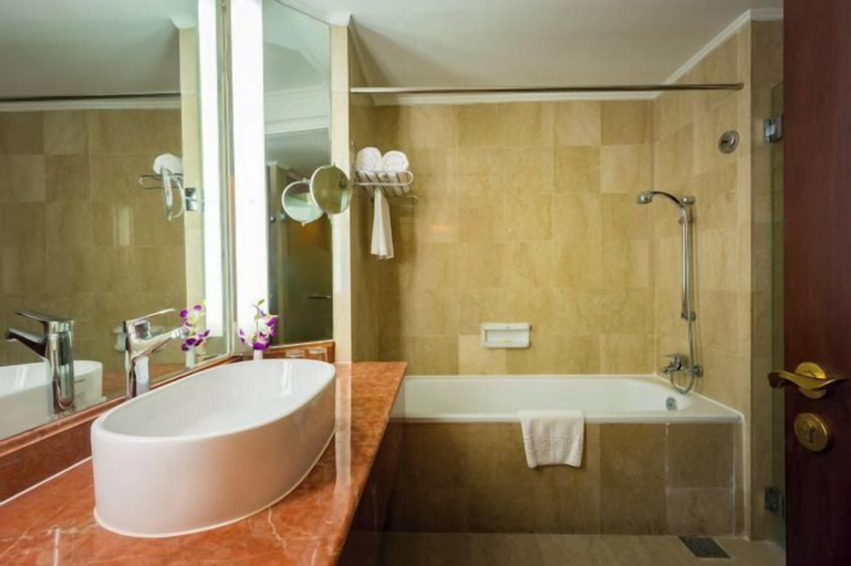 Bathroom 19
