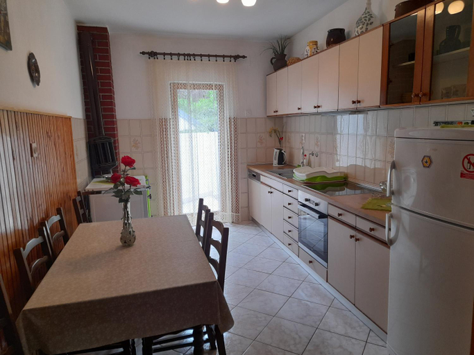 Others 5, HOUSE-APARTMENTS ELA -MIRCA- FAMILY HOLIDAY, Supetar
