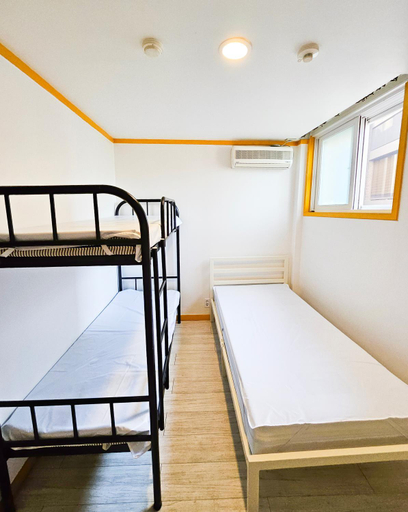 Others 5, Traveler's A Korea Hostel, Jung