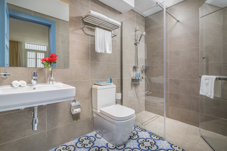 Bathroom 4, Central Inn Souq Waqif, Doha