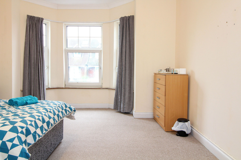 Bedroom 5, Darwin road guest house room 2, Southampton
