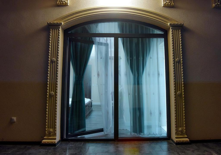 Others 5, Hotel Imperium, Botiz