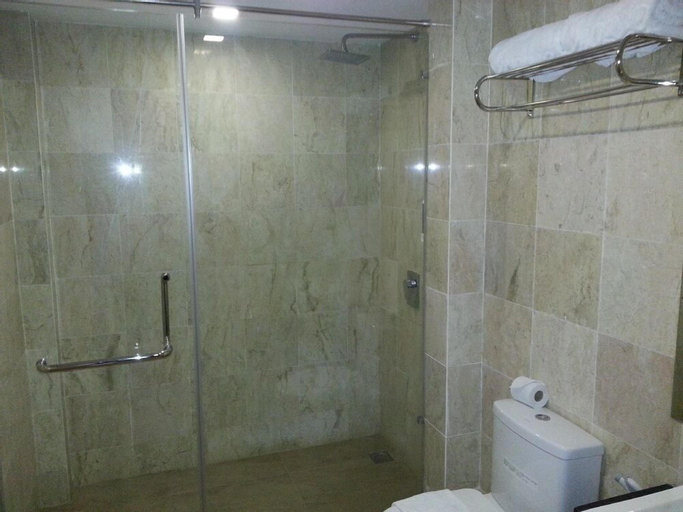 Bathroom 11