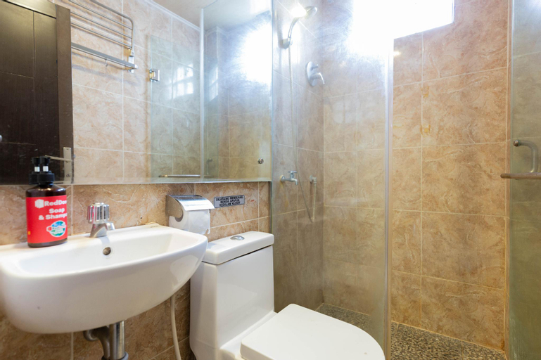 Bathroom 10