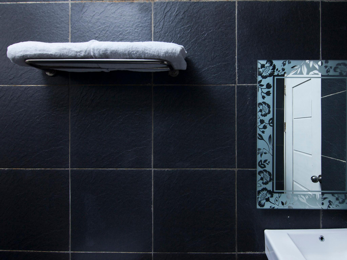 Bathroom 13