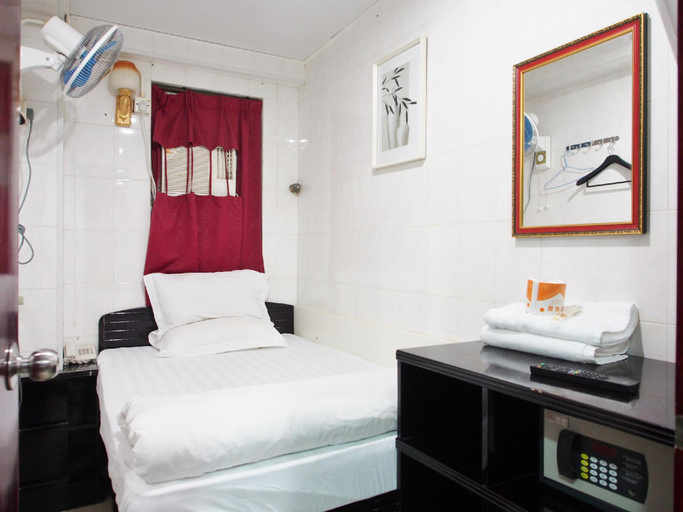 Bedroom 3, Royal Paris Guest House, Kowloon