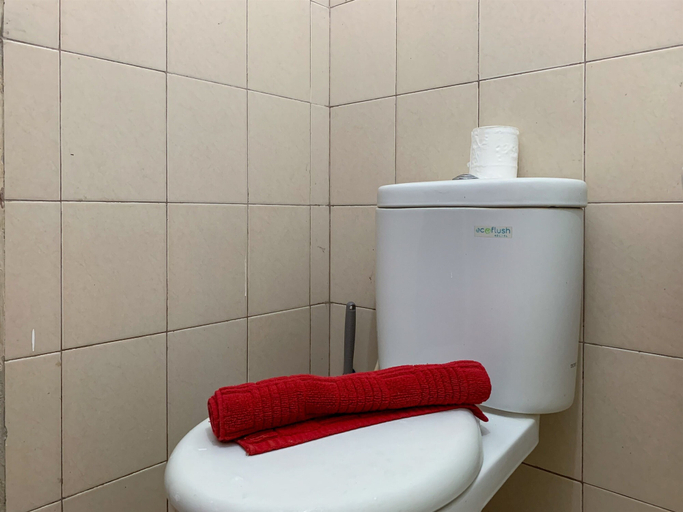 Bathroom 4, Warm And Cozy 2Br At Tifolia Apartment, East Jakarta