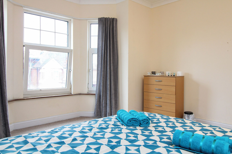 Bedroom 4, Darwin road guest house room 2, Southampton