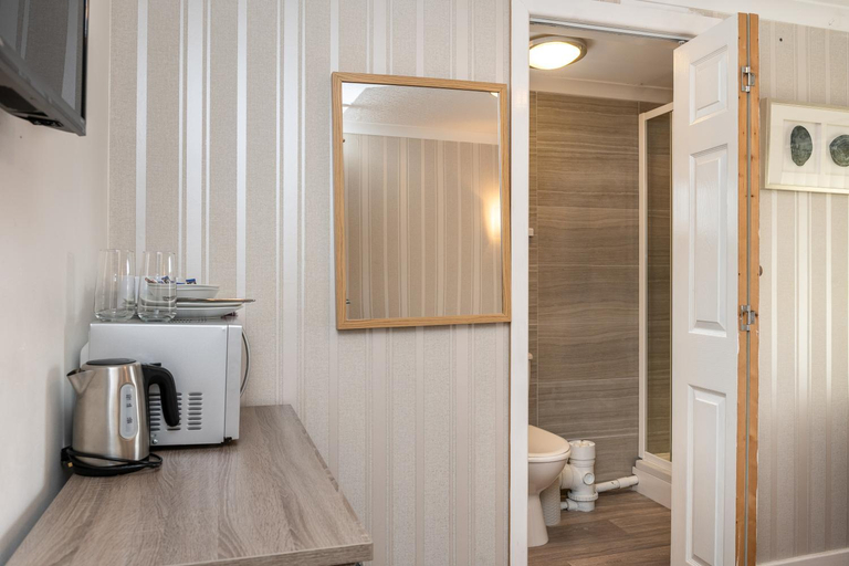 Bathroom 4, New Lodge Rooms- with Free Parking, Neath Port Talbot
