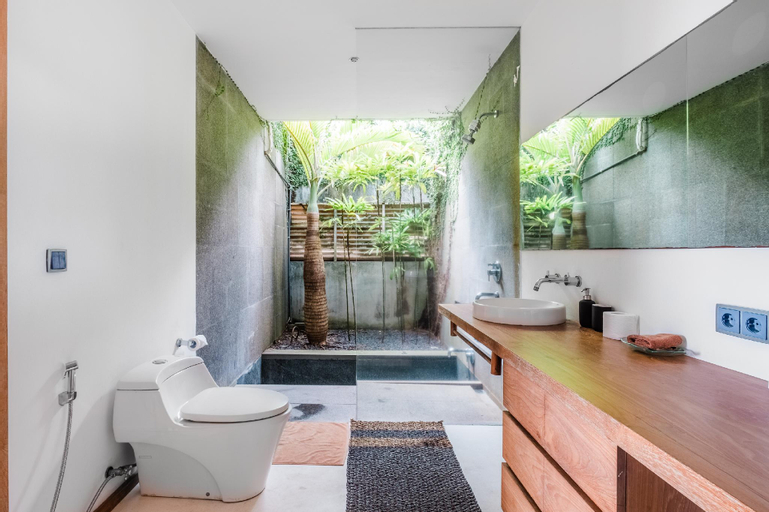 Bathroom 14