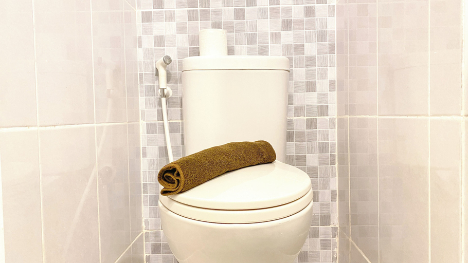 Bathroom 4, Cozy And Best Studio Apartment Tokyo Riverside Pik 2, Tangerang