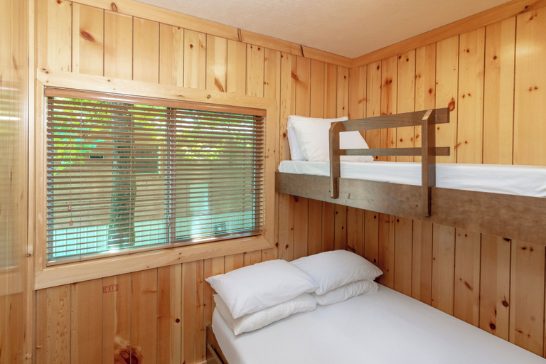 Bedroom, Sun Outdoors Lake Rudolph, Spencer