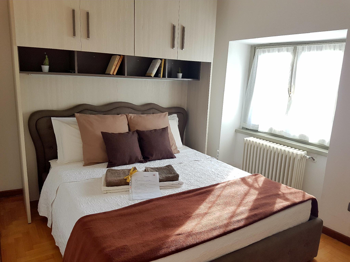 Bedroom 2, La Casetta Apartment, Bergamo