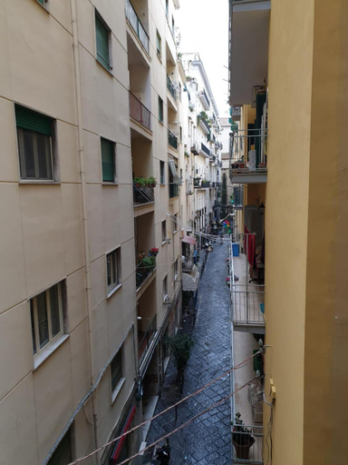Others 4, A casa di guido, Napoli