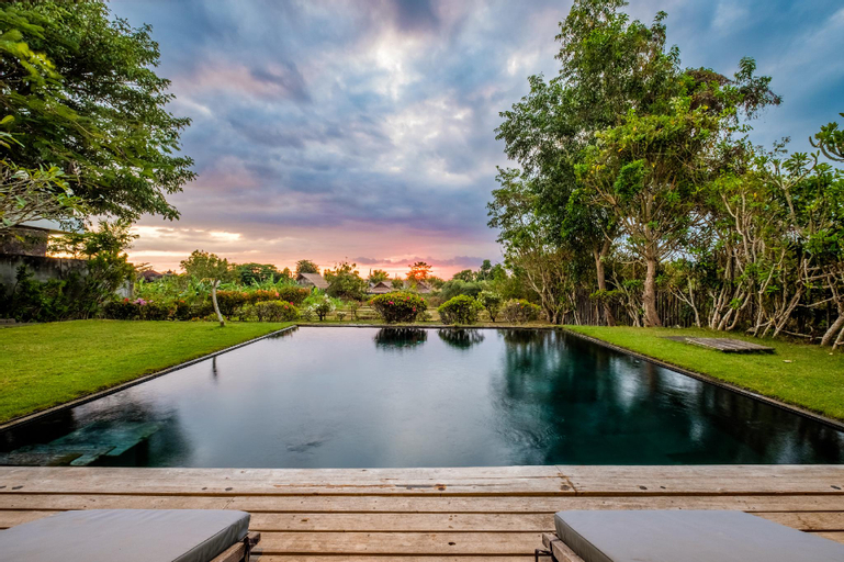 Swimming Pool 11
