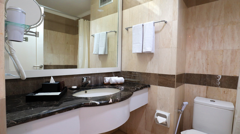 Bathroom 14