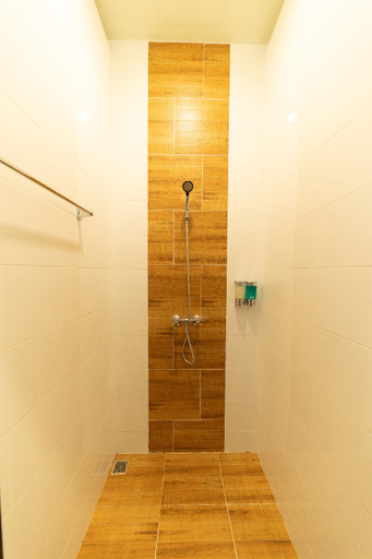 Bathroom 12