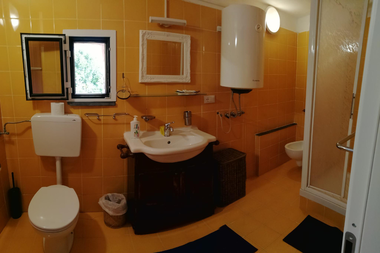 Bedroom 3, Romantic house in medieval vilage near Cinqueterre, La Spezia