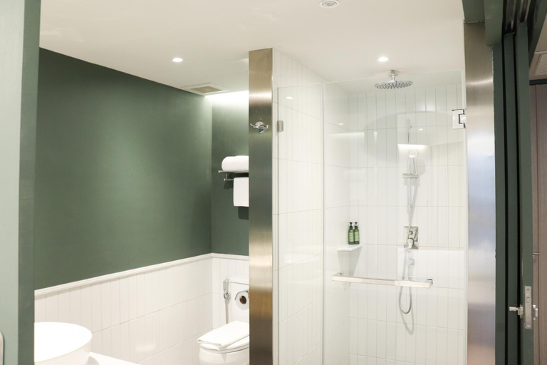 Bathroom 15