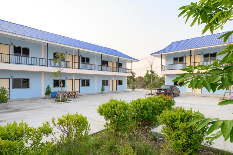 Exterior 4