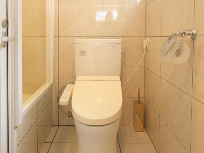 Bathroom 13