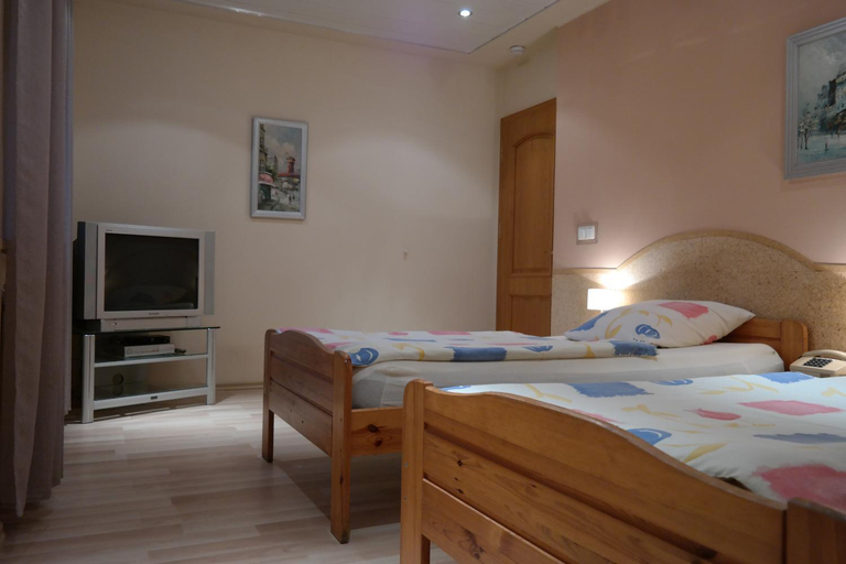 Bedroom 2, VillaMirage, Tarnowskie