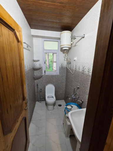 Bathroom, Pineview, Shimla