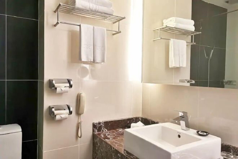 Bathroom 17