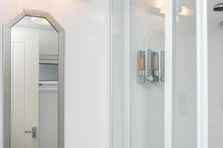 Shower 2, New Lodge Rooms- with Free Parking, Neath Port Talbot