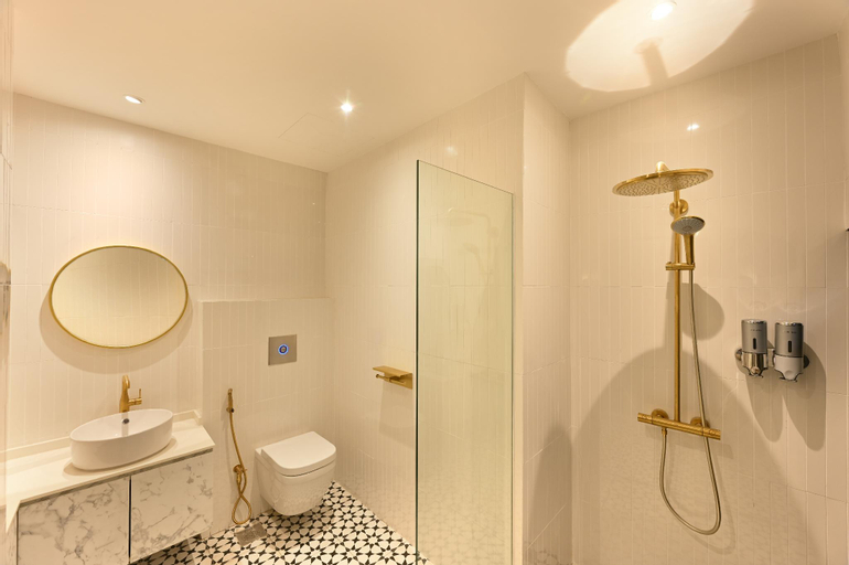 Bathroom 18