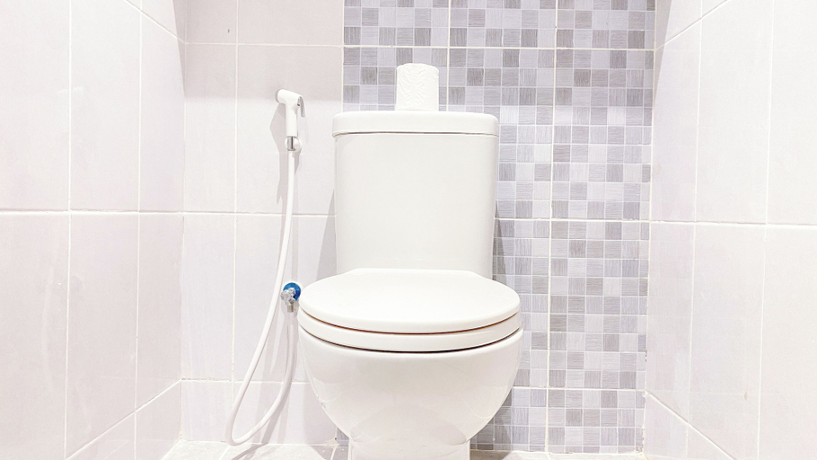 Bathroom 3, Simply Designed Studio Apartment At Tokyo Riverside Pik 2, Tangerang