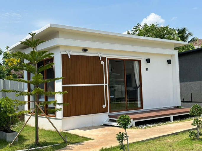 Exterior 10