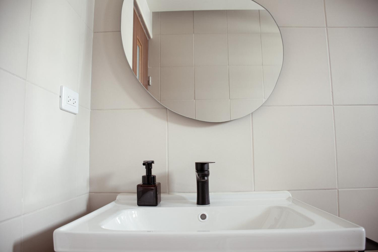 Bathroom 2, Begin Again Inn, Taitung