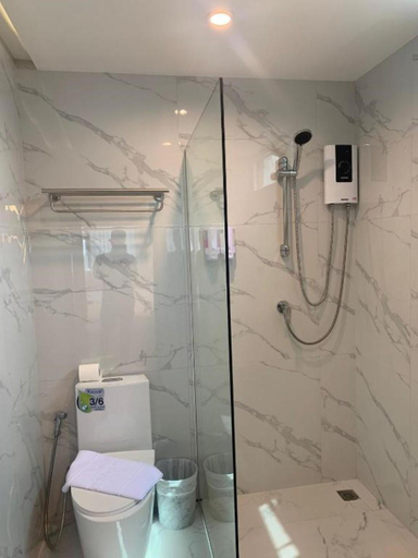 Bathroom 11