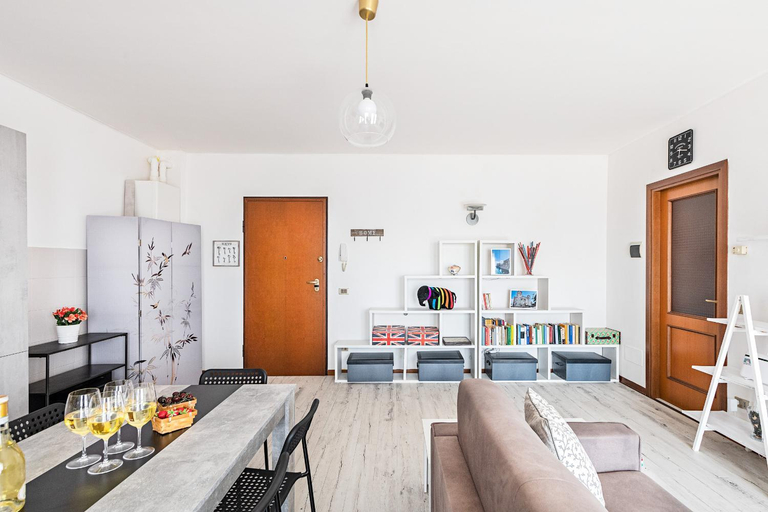 Others 5, Le Primule F6 Comfortable holiday residence, Brescia