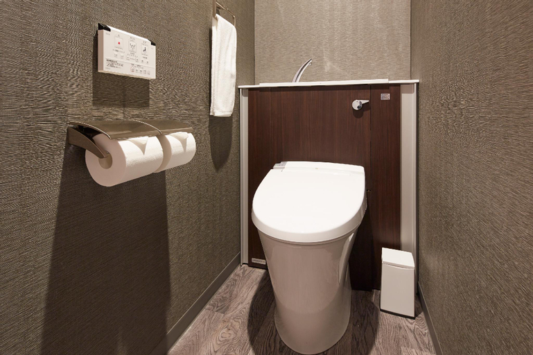 Bathroom 14