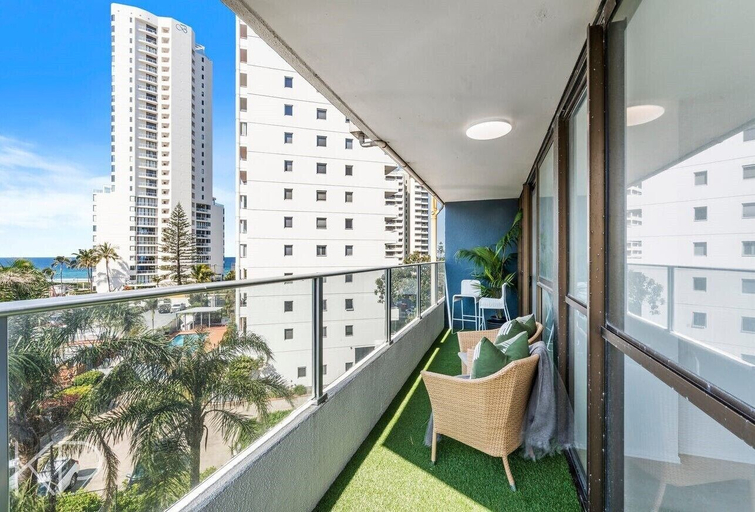 Others 2, Luxe 2 Bedroom Oceanview Retreat on Fern, Gold Coast