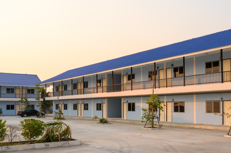 Exterior 10