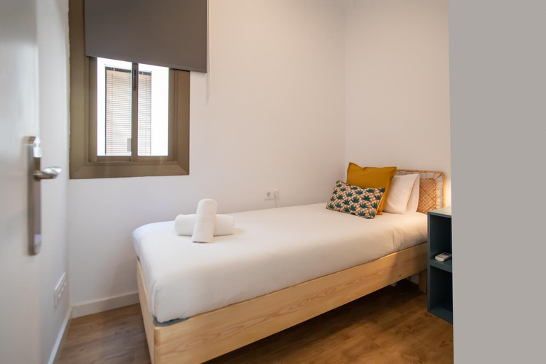 Bedroom 2, 52PAR1012 - Magnific 3BR Apartment in Paralel, Barcelona