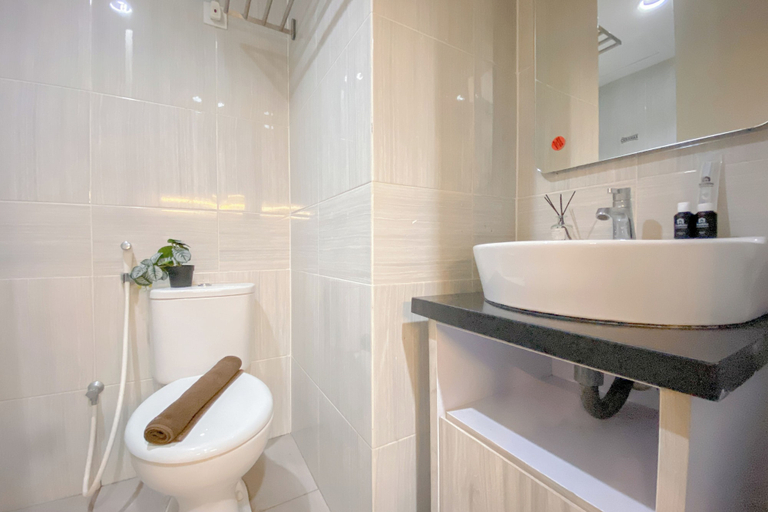 Bathroom 5, Cozy Living Studio At Vasanta Apartment, Cikarang