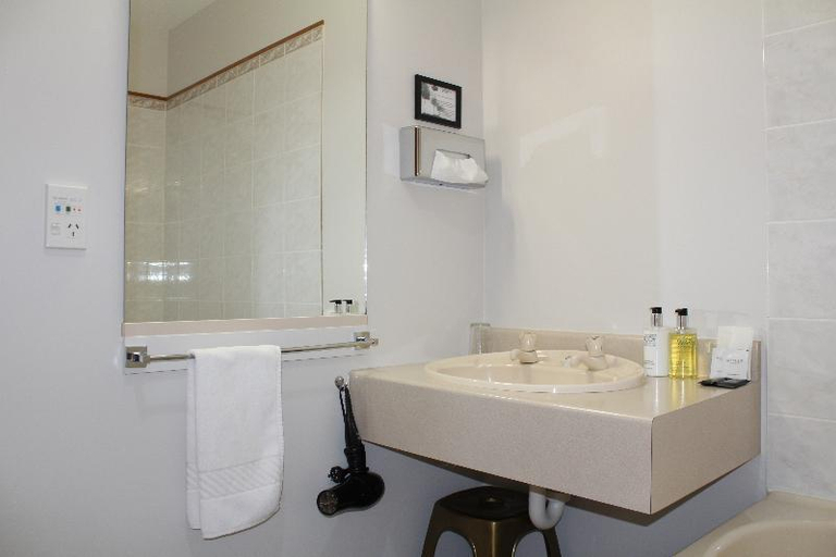 Bathroom 8