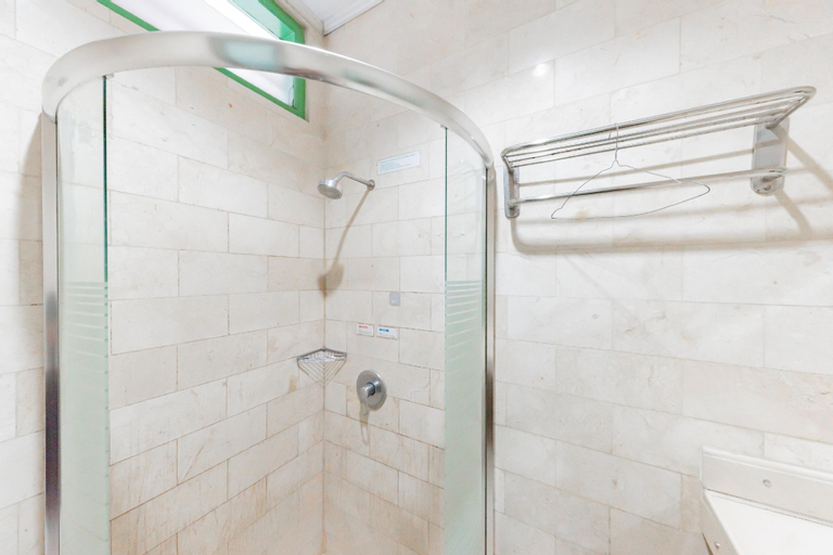 Bathroom 7